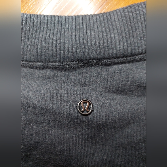 Lululemon Size 6 Crop Top Grey Sweater - Picture 3 of 5